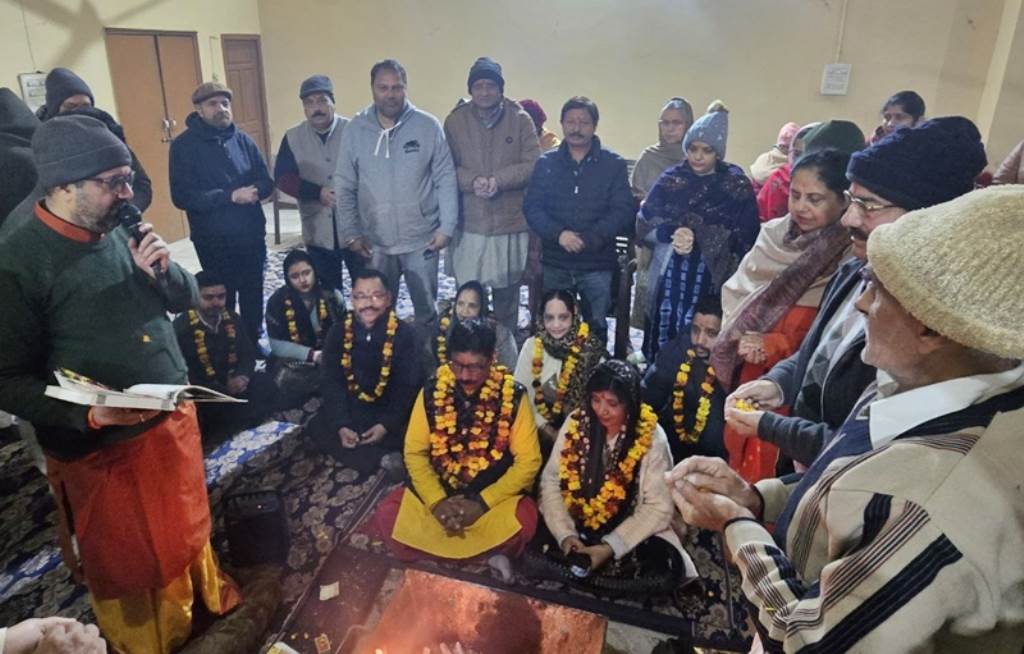 The Shri Brahmin Sabha organized a Havan fire ritual on the auspicious occasion of Makar Sankranti praying for the wellbeing of all